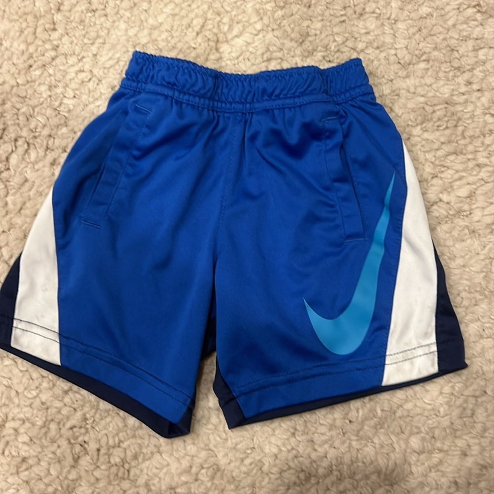 Nike/Levi’s shorts bundle - Picture 7 of 10